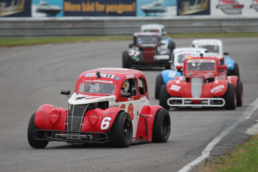 Mathias H. Jensen har bragt sig i front for OK Mobil 1 Legend Car Cup
(Foto: Henning Smed)